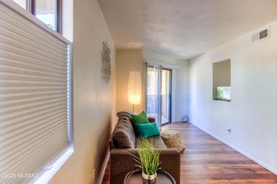 6 Living Room photo a