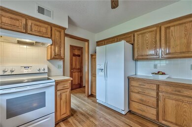 13600 W 68th St, Shawnee, KS 66216 - photo 5