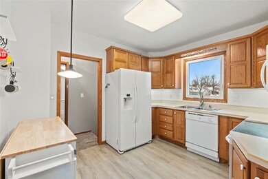 2448 2nd St SW, Cedar Rapids, IA 52404 - photo 6