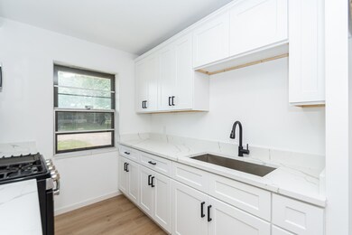 608 Circle Way, Alvin, TX 77511 - photo 6