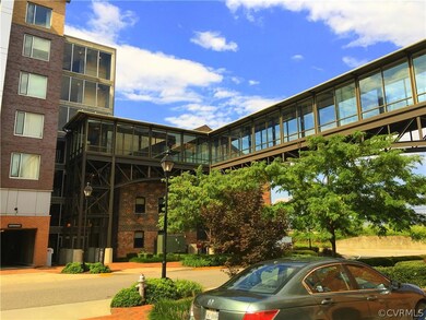 The breezeway above allows direct access from the