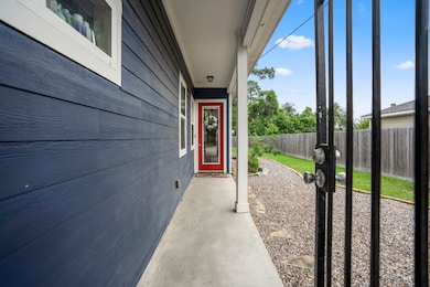 611 Foster St, Tomball, TX 77375 - photo 5