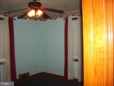 5547 Oakland Rd, Halethorpe, MD 21227 - photo 5