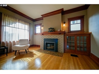 546 D St, Springfield, OR 97477 - photo 2