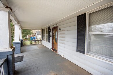 729 Wood St, Statesville, NC 28677 - photo 5