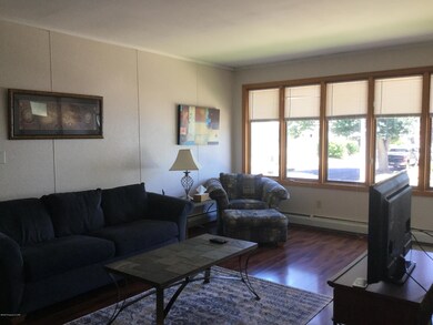 80 Elizabeth St, Wilkes Barre, PA 18702 - photo 4