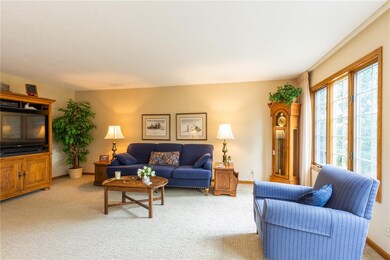 3305 Silverthorne Rd NE, Cedar Rapids, IA 52402 - photo 5