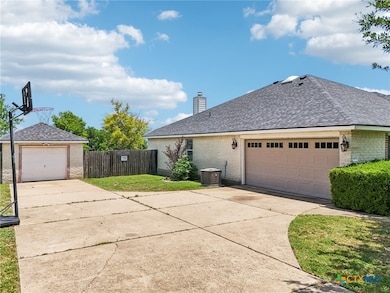 401 Rio Grande Ave, Hutto, TX 78634 - photo 2
