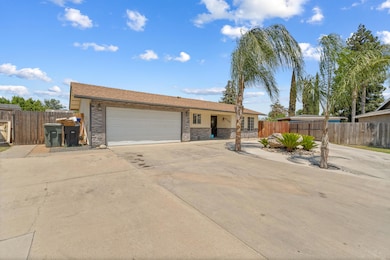 2134 N Elm St. Visalia-44