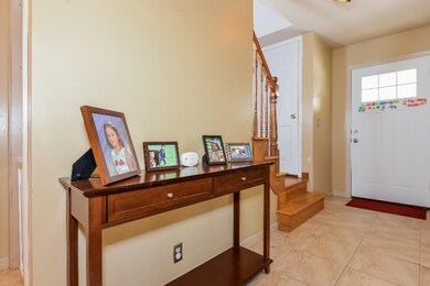 006-Foyer-2286689-medium