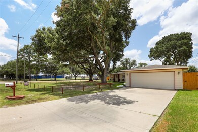904 Horace Mann Ave, Rosenberg, TX 77471 - photo 2