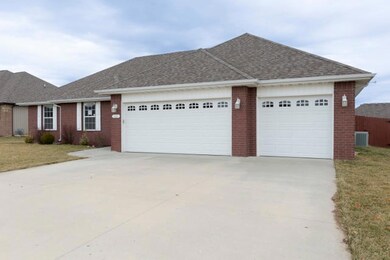 642 N Maplewood Hills Rd, Nixa, MO 65714 - photo 2