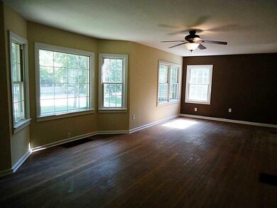 3105 13th St, Columbus, IN 47201 - photo 2