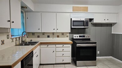 104 W Russell Ave, Bonham, TX 75418 - photo 2