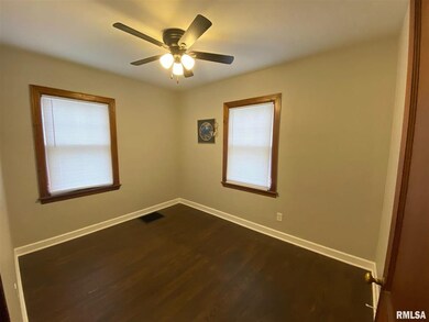 2504 Pacific St, Davenport, IA 52804 - photo 7