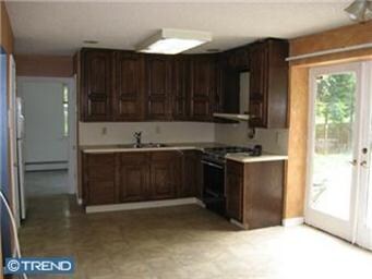 208 Fairview Rd, Crum Lynne, PA 19022 - photo 4