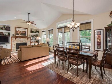 Living Room/Dining  - Open Plan - Plenty of Natura