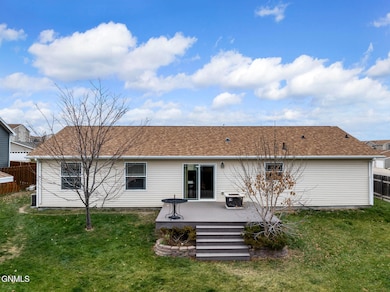 2305 29th St W, Williston, ND 58801 - photo 3