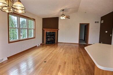388 Sterling Dr unit 14, Oregon, WI 53575 - photo 3