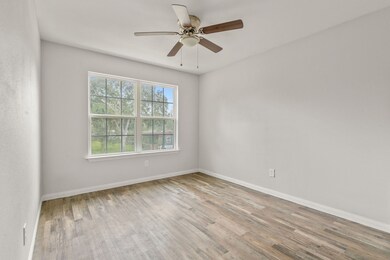 2045 W Blum St unit B, Alvin, TX 77511 - photo 6