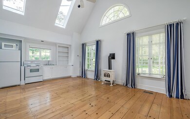 379 Round Hill Rd unit Cottage, Greenwich, CT 06831 - photo 3