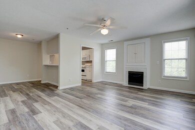 904 Litchfield Way Unit E-large-005-11-3