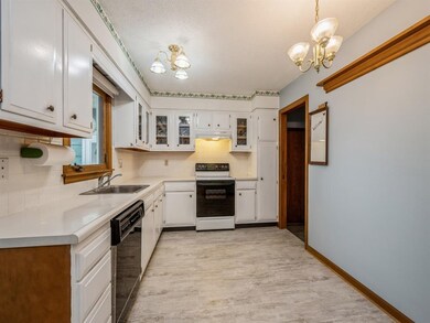 111 Clive Dr SW, Cedar Rapids, IA 52404 - photo 5