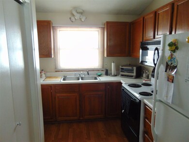 883 Mammoth Rd unit 2, Manchester, NH 03104 - photo 5