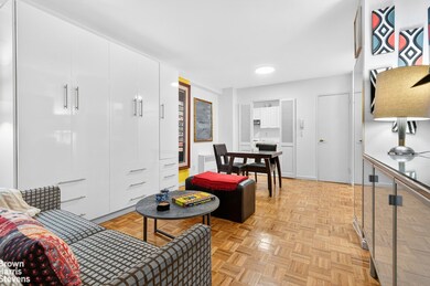 520 E 72nd St unit 3R, New York, NY 10021 - photo 4