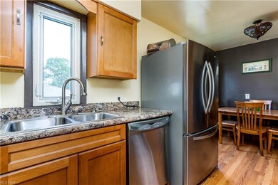 Updated Kitchen w/Stainless Appliances