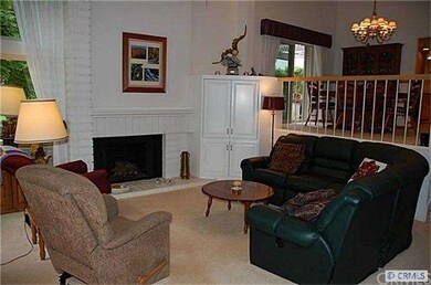 Large living room with fireplace, Vaulted ceilings