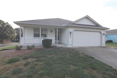 523 S Saturn Dr, Raymore, MO 64083 - photo 4