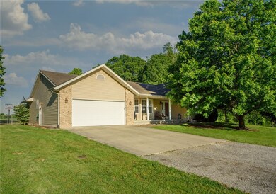 9713 E Bloomfield Hills Dr, Effingham, IL 62401 - photo 2