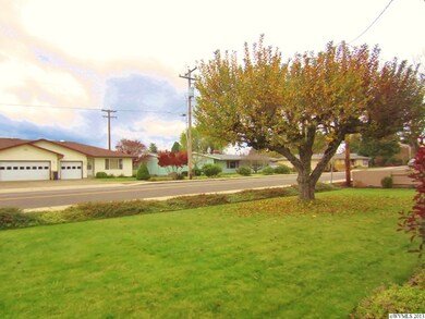 240 SE Fir Villa Rd, Dallas, OR 97338 - photo 3