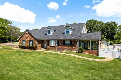 1014 N Douglas Dr, Claremore, OK 74017 - photo 2