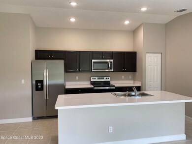 1484 Toy St SE 5.5.2023 Kitchen