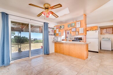 Dining Area & Kitchen