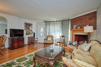 2911 W Glenlake Ave, Chicago, IL 60659 - photo 4