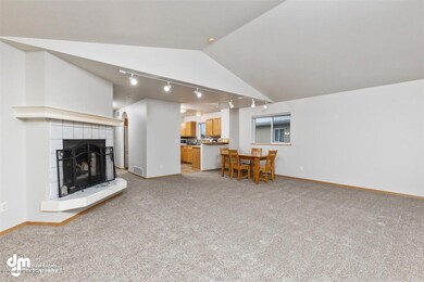 06-Living Room 20201106-DW-0425