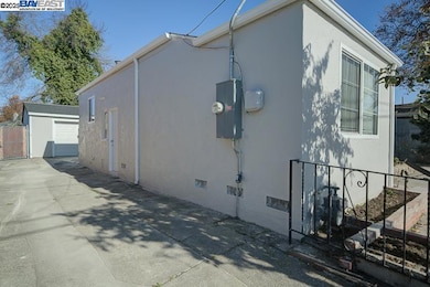 1646 Brookside Dr, San Leandro, CA 94577 - photo 4