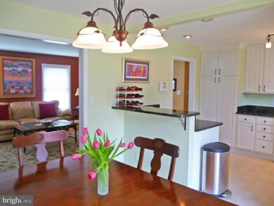 2216 Lida Ct, Alexandria, VA 22306 - photo 4