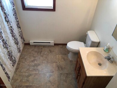 958 Country Place Dr, Tobyhanna, PA 18466 - photo 3