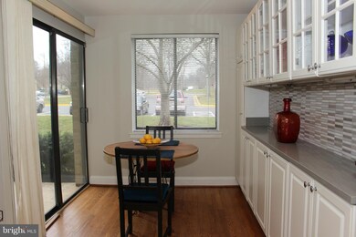 Treebrooke unit 112, Oakton, VA 22124 - photo 2