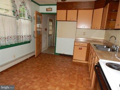 1025 Riverside Dr, Pottstown, PA 19465 - photo 4