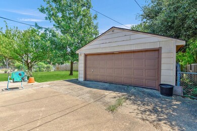1414 La Salle Dr, Sherman, TX 75090 - photo 7