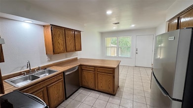 1304 Conway Dr unit B, San Marcos, TX 78666 - photo 4