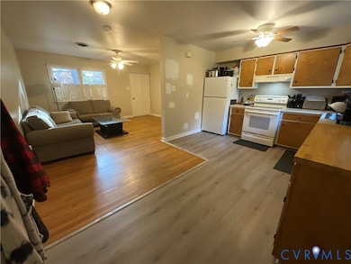 Kitchen with ceiling fan, open floor plan, white appliances