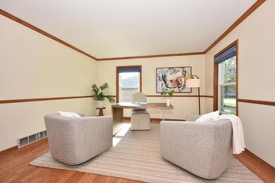 9820 N Shannon Ct, Mequon, WI 53097 - photo 2