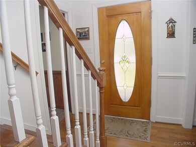  Upgraded Front door has beveled & etched leaded g