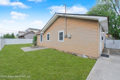 566 Hunter Ave, Staten Island, NY 10306 - photo 5